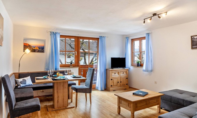 Farchant Apartment | Apartment 'Ferienwohnung Zugspitze' with Mountain View, Balcony and Wi-Fi