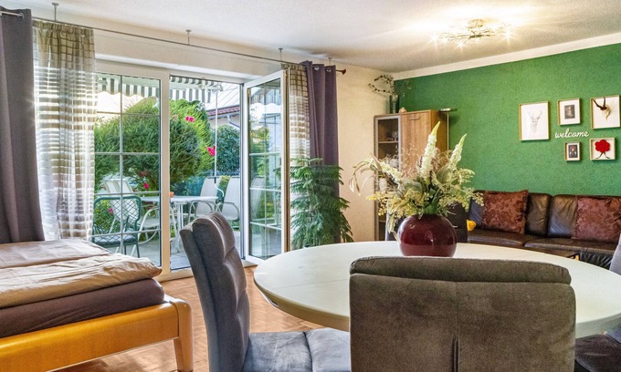 Munzingen Apartment | Apartment 'Ferienwohnung Arenda' with Private Terrace, Shared Garden and Wi-Fi