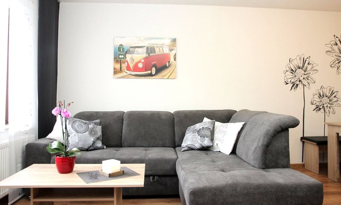 Glindfeld Apartment | Apartment 'Ferienwohnung Hengemes, 45qm' with Shared Terrace and Wi-Fi