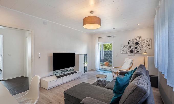 Weinheim Apartment | Apartment 'Ferienwohnung Drachenstein' with Private Terrace and Wi-Fi