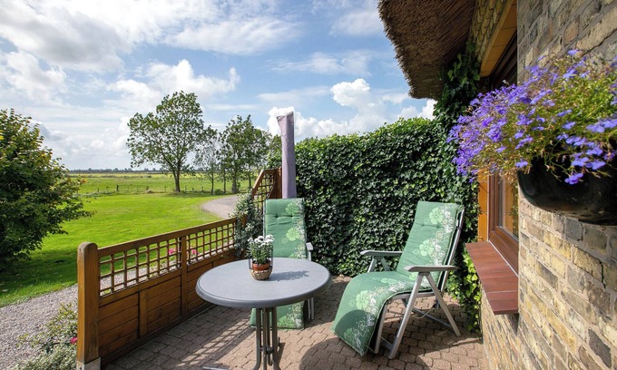 Delve Apartment | Apartment 'Ferienwohnung Am Eiderdeich' with Private Terrace, Shared Garden and Wi-Fi