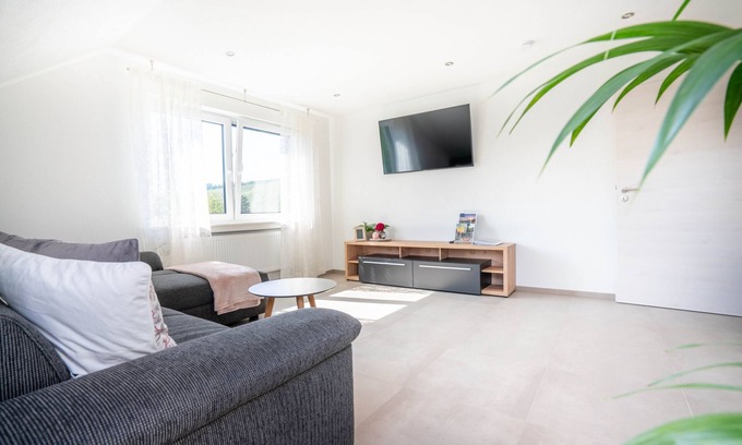 Durbach Apartment | Apartment 'Ferienwohnung Weitblick' with Mountain View, Balcony and Wi-Fi