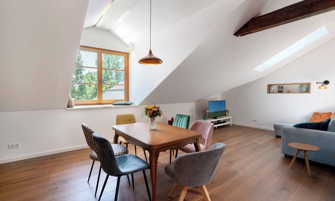 Egling Apartment | Apartment 'Ferienwohnung Marie' with Shared Terrace, Shared Garden and Wi-Fi