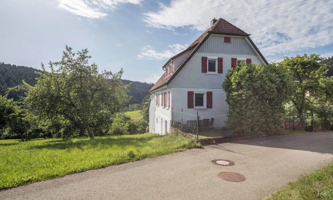 Glatten Apartment | Apartment 'Ferienwohnung Schwarzwald Idyll' with Private Garden and Wi-Fi