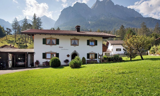 Obergrainau Apartment | Apartment 'Ferienwohnung Waxensteinblick' with Mountain View, Balcony and Wi-Fi