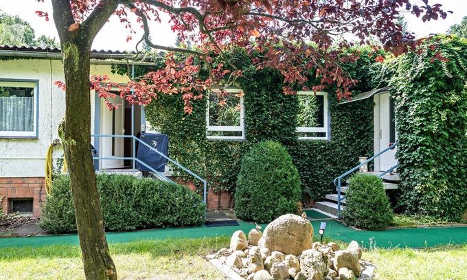 Hagenow Apartment | Apartment 'Ferienwohnung Am Wald' with Shared Terrace, Shared Garden and Wi-Fi