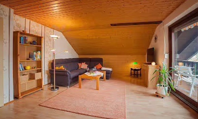 Jesberg Apartment | Apartment 'Ferienwohnung Lang Jesberg' with Shared Garden, Balcony and Wi-Fi