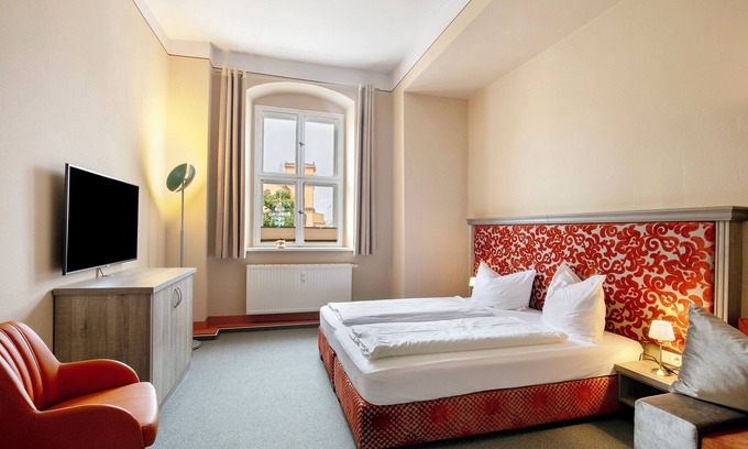 Luckau Apartment | Apartment 'Ferienwohnung 3' with Shared Terrace and Wi-Fi