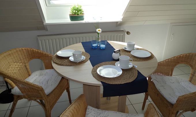 Niebuell Apartment | Apartment 'Ferienwohnung Schwalbennest' with Wi-Fi