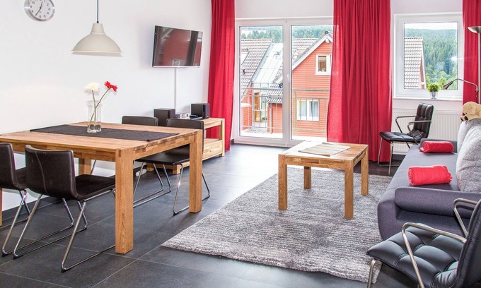 Oberhof Apartment | Apartment 'Ferienwohnung Tannenblick 3-4' with Mountain View, Balcony and Wi-Fi