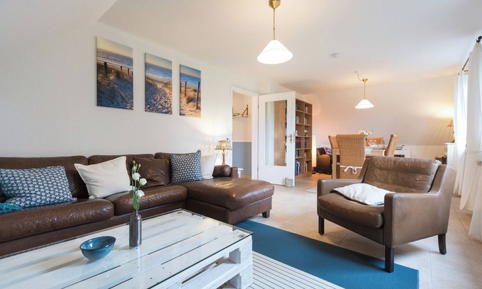 Olderup Apartment | Apartment 'Ferienwohnung Lillebror' with Shared Terrace, Shared Garden and Wi-Fi