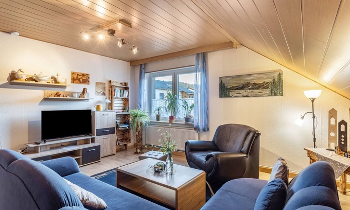 Antfeld Apartment | Apartment 'Ferienwohnung Desmecke' with Private Garden, Balcony and Wi-Fi