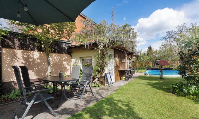Ruhland Apartment | Apartment 'Ferienwohnung Mit Aufenthaltsraum' with Shared Pool, Shared Terrace and Wi-Fi