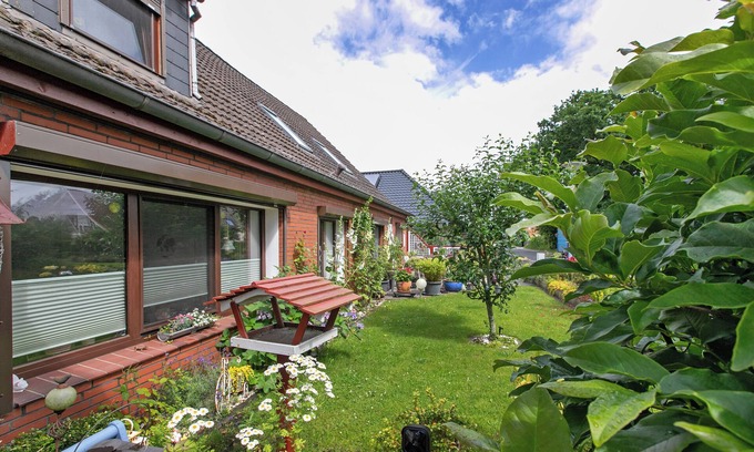 Hohn Apartment | Apartment 'Ferienwohnung Kiek In Hohn' with Private Terrace, Shared Garden and Wi-Fi