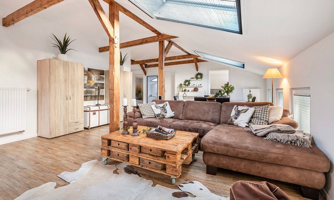 Viol Apartment | Apartment 'Ferienwohnung Stilvoll' with Private Garden, Balcony and Wi-Fi