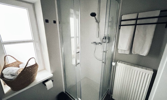 Schweiburg Apartment | Apartment 'Ferienwohnungbykatha' with Wi-Fi