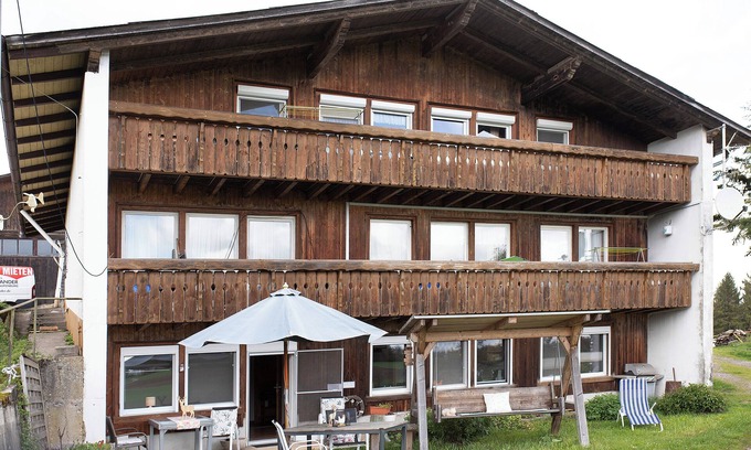 Weilheim Apartment | Apartment 'Fernblick' with Private Terrace, Shared Garden and Wi-Fi