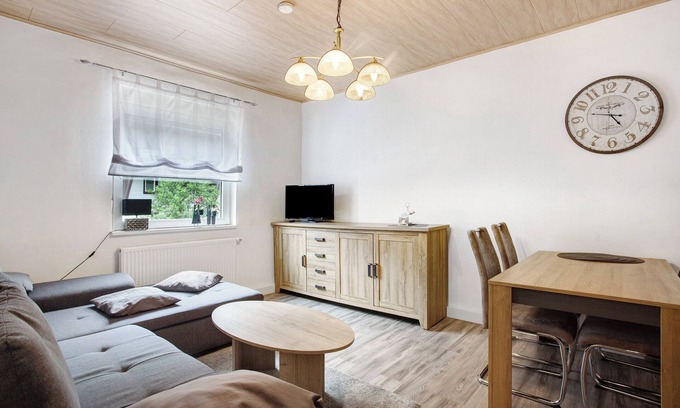 Ortsmitte Apartment | Apartment 'Fewo In Schustes' with Private Terrace and Wi-Fi