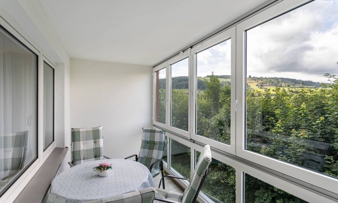 Ortsmitte Apartment | Apartment 'Fewo 1' with wintergarden and Wi-Fi