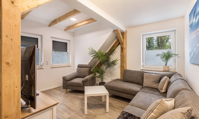 Braunsbedra Apartment | Apartment 'FeWo Landblick Geiseltal' with Shared Garden, Wi-Fi and Air Conditioning