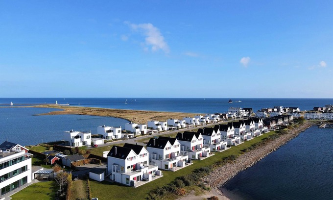 Olpenitz Apartment | Apartment 'Fewo Ostseeflair By Seeblick Ferien' with Sea View, Balcony and Wi-Fi