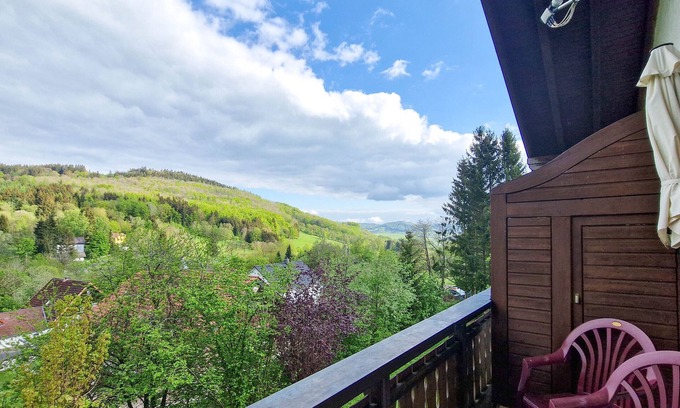 Obernhausen Apartment | Apartment 'Fewo Wasserkuppe' with Shared Terrace and Wi-Fi