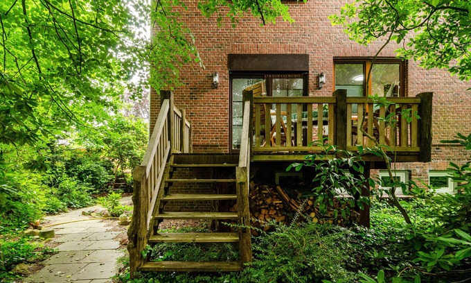 Idafehn Apartment | Apartment 'Fewo1 Seelter Ai Saterland' with Shared Garden, Balcony and Wi-Fi