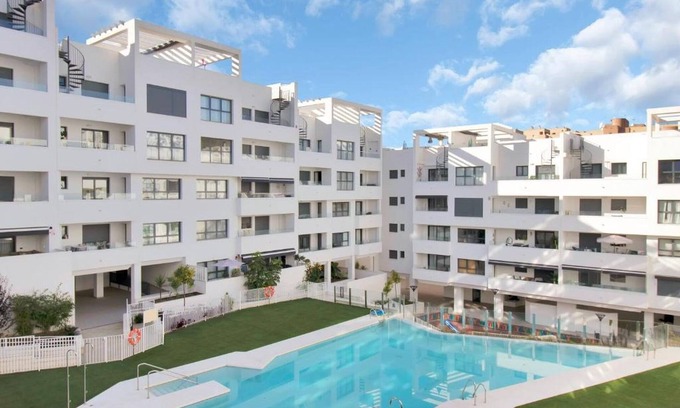 Estepona Apartment | Apartment 'Figaro Terrace&Pool Apartment' with Shared Pool, Wi-Fi and Air Conditioning