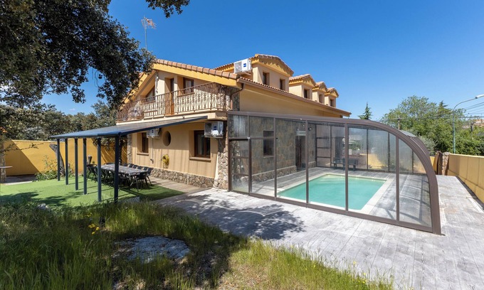 Ituero y Lama House | Apartment 'Finca El Olivo' with Mountain View, Wi-Fi and Air Conditioning