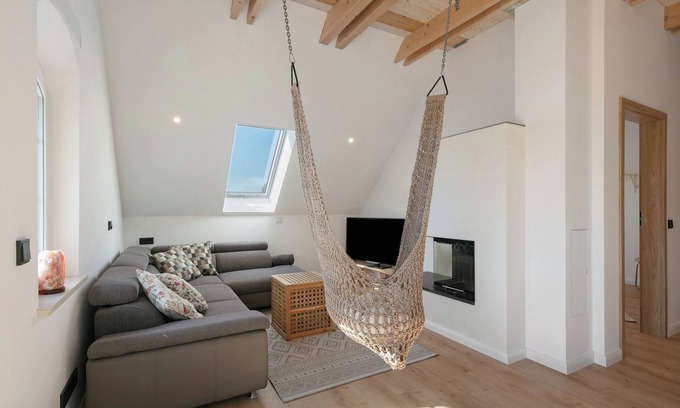 Stolzenhagen Apartment | Apartment 'Flieder' with Shared Garden, Balcony and Wi-Fi