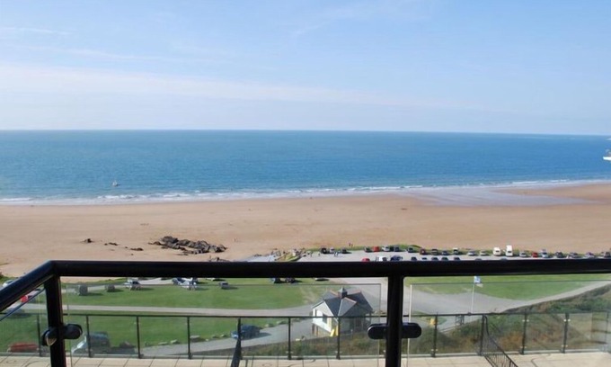 Putsborough Apartment | Apartment Flat 27 Clifton Court in Barnstaple and Braunton - 6 persons, 3 bedrooms