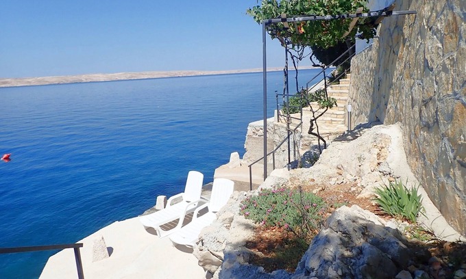 Tribanj Apartment | Apartment for 2-3 persons directly on the beach