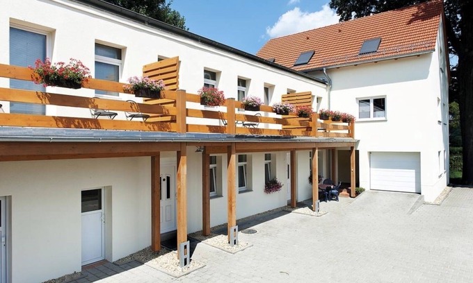 Laubegast Apartment | apartment for 4 people with kitchen & balcony, view of the Elbe & free Wi-Fi