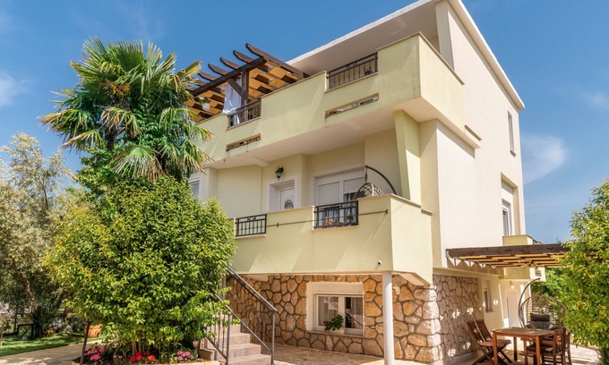 Pirovac Apartment | Apartment for 5 persons near the main city beach