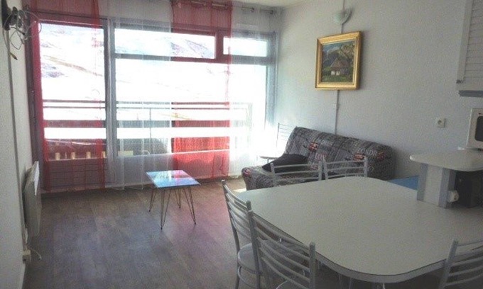 Arette Apartment | Apartment for 6 with direct access to slopes and free parking at La Pierre St Martin