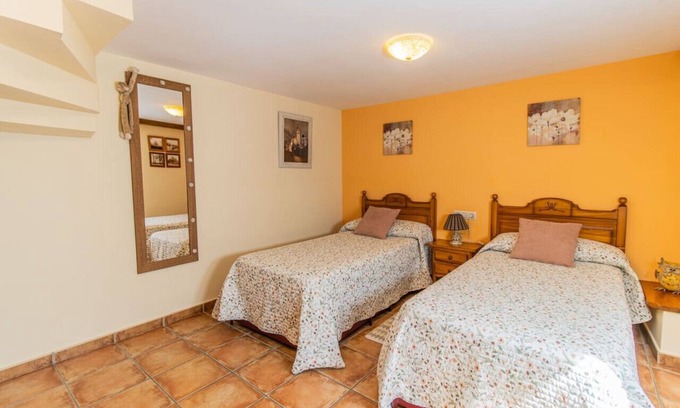 Senegue House | Apartment for Couples in the Pyrenees - Garden & Parking