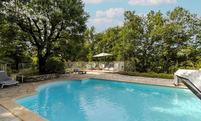 Cenac-et-Saint-Julien Apartment | Apartment 'Lalande' with Shared Pool, Shared Terrace and Wi-Fi