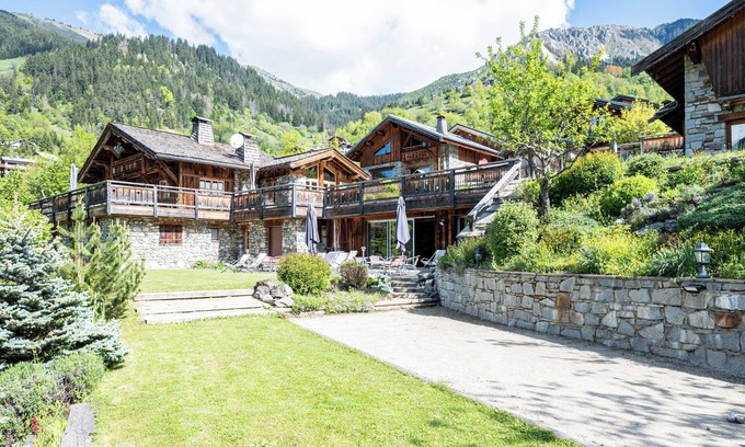 Champagny-en-Vanoise Apartment | Apartment 'Flocon' with Private Pool and Wi-Fi