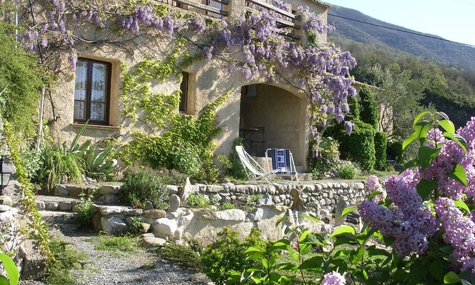 La Robine-sur-Galabre Cottage | Apartment in Provence in a quiet area with mountai