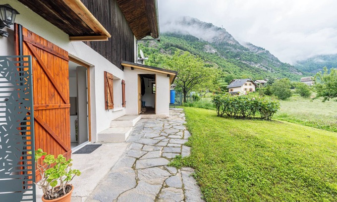 Le Chatel Apartment | Apartment 'T2' with Mountain View, Private Garden and Wi-Fi