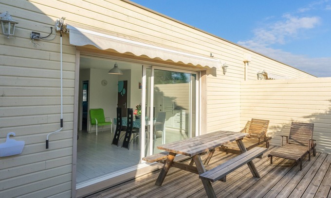 Saint-Simon-de-Bordes Apartment | Apartment 'Le Clos Du Champ De L'Amour - Ile Madame' with Pool, Wi-Fi and Air Conditioning