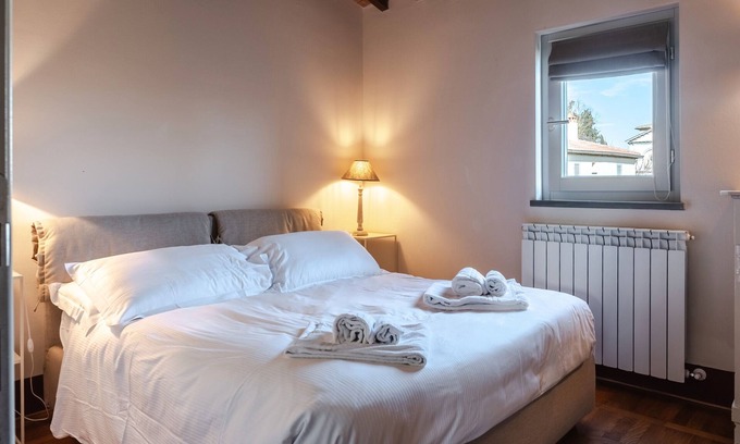 Cortona Apartment | Apartment 'Frantoio 2 Classic' with Shared Pool, Wi-Fi and Air Conditioning