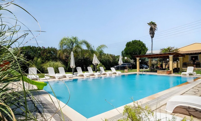 Ag. Georgios Apartment | Apartment 'Frini One-Bedroom' with Shared Pool, Wi-Fi and Air Conditioning