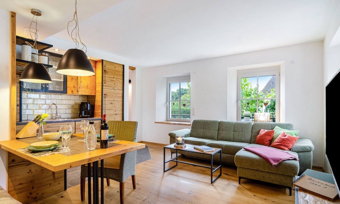 Salem Apartment | Apartment 'Gästehaus Wüpping 1' with Shared Terrace, Shared Garden and Wi-Fi