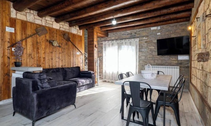 Borrastre Apartment | Apartment 'Galamín' with Mountain View, Private Terrace and Wi-Fi