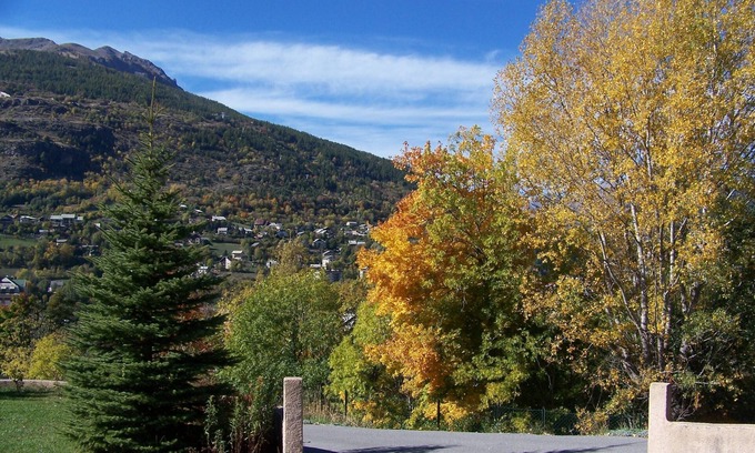 Briancon Villa | Apartment, garden level, with mountain views, close to the center.