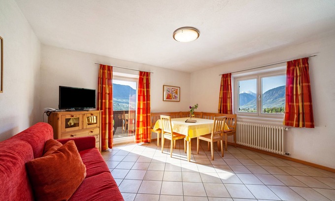 Caines Apartment | Apartment "Gasserhof Edelrot" with Mountain View, Shared Pool & Wi-Fi