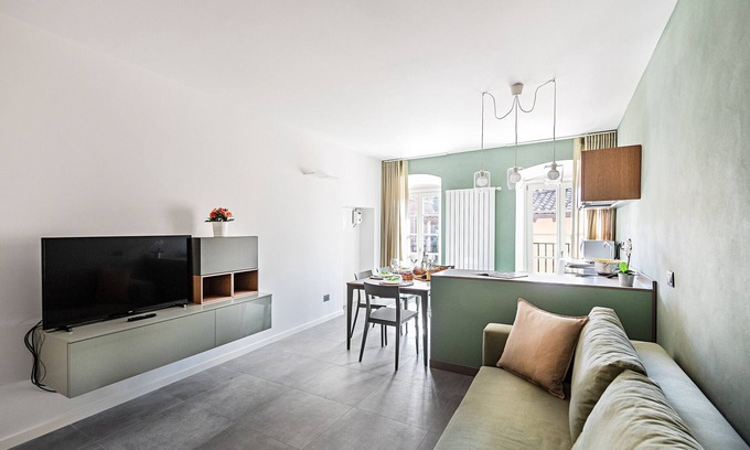 Gargnano Apartment | Apartment 'Gemhouse Smeraldo Garda Lake' 50 m from the lake, wi-fi and air conditioning n