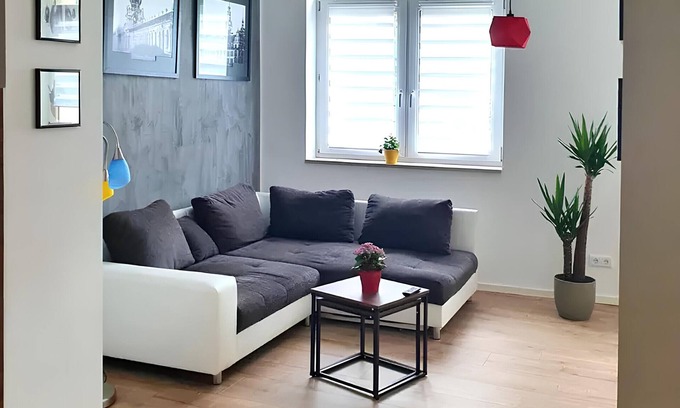Dohna Apartment | Apartment 'Geräumige Moderne 3 Raumwohnung' with Shared Terrace and Wi-Fi