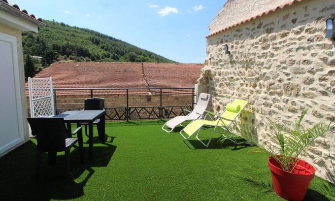 Samoyas Apartment | Apartment "Gîte L'Armu" with Mountain View, Whirlpool & Wi-Fi